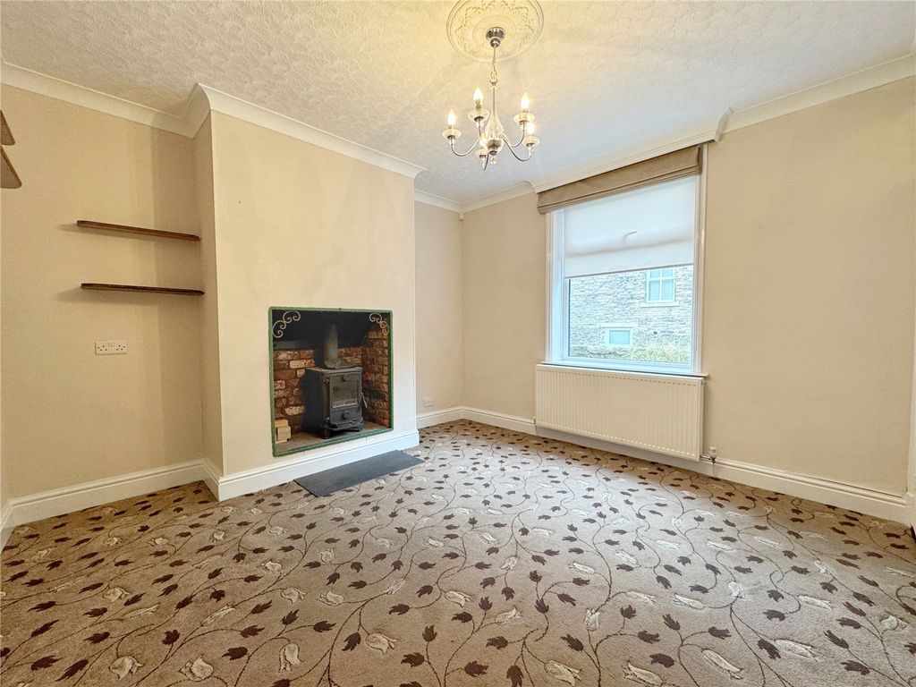 Property photo 2 of 11 Lounge