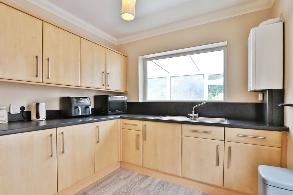 Property photo 3 of 23 Kitchen
