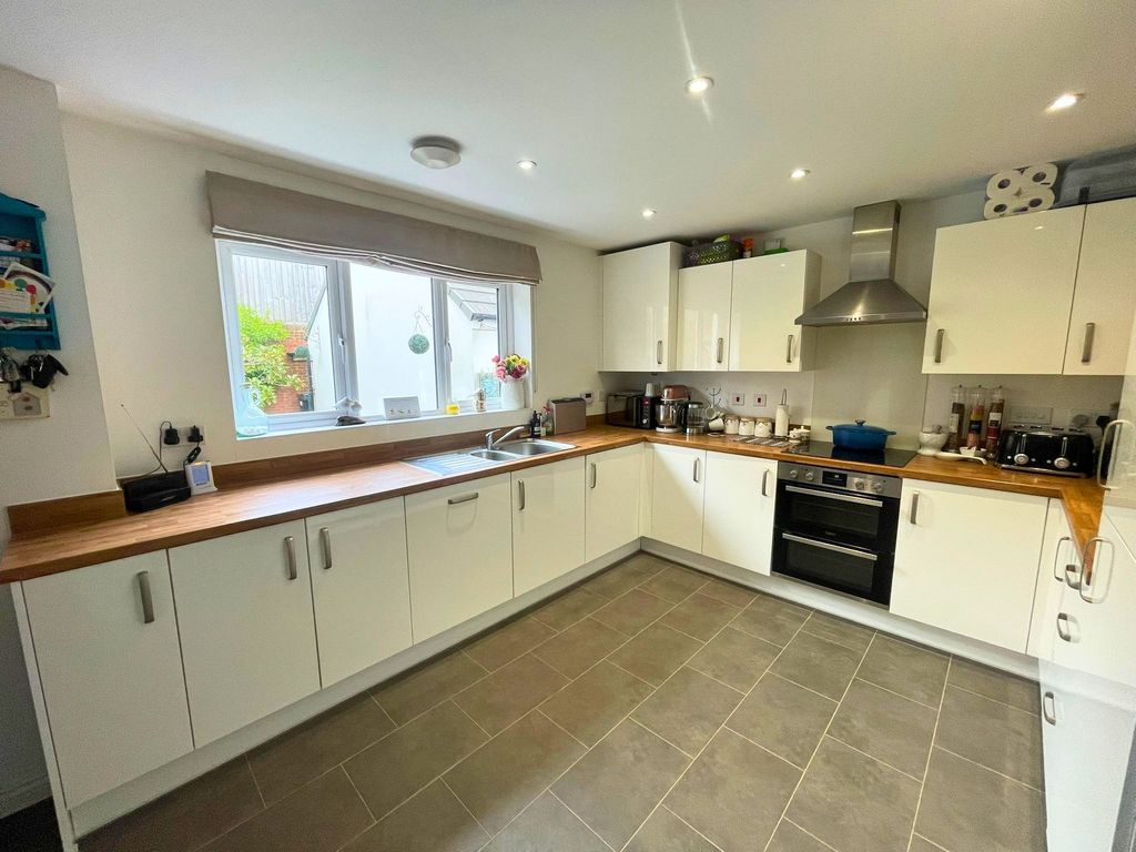 Property photo 2 of 22 Kitchen