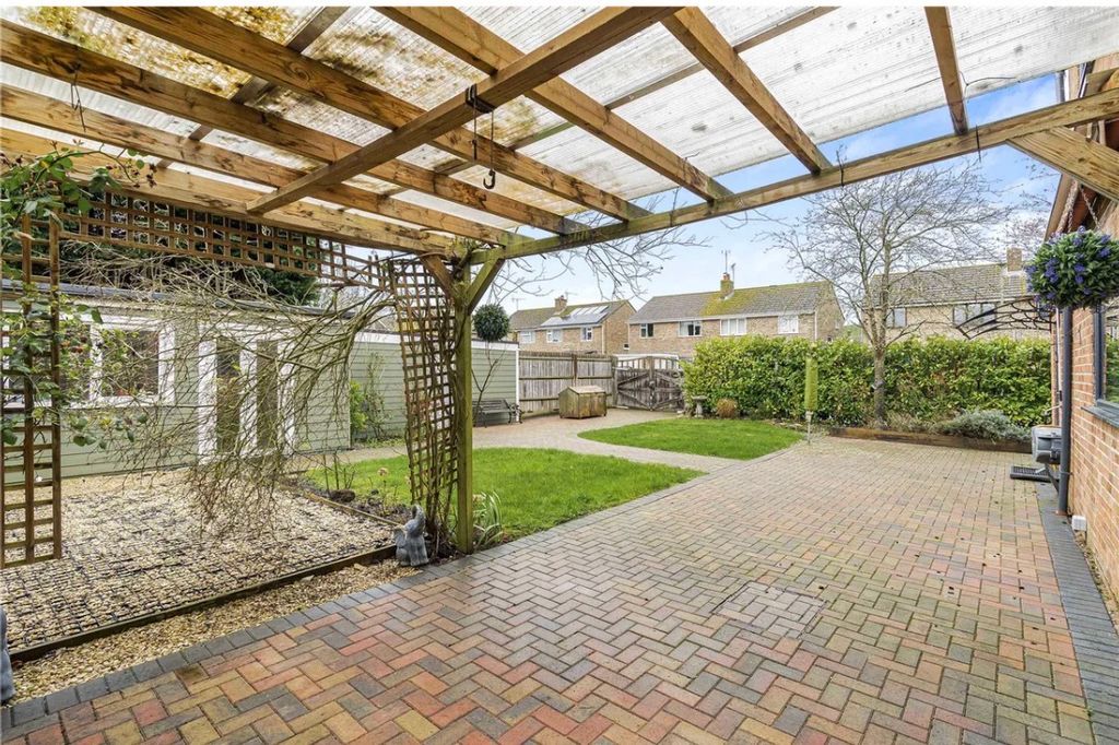 Property photo 1 of 28