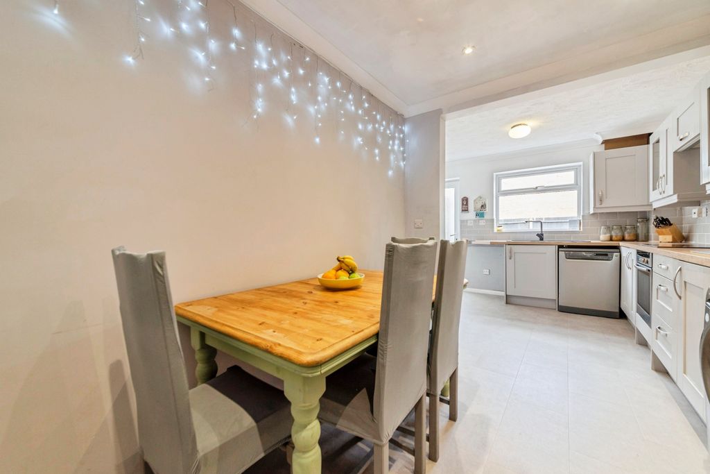 Property photo 2 of 14 9_Lavender_Close-22