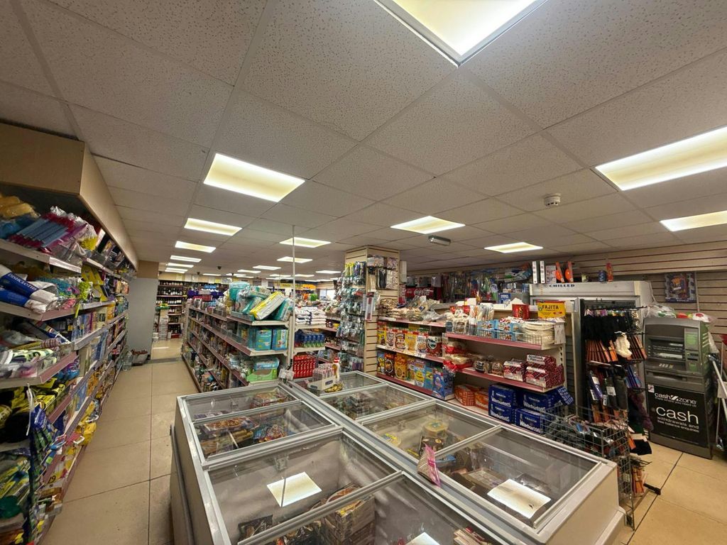 Property photo 2 of 6 Wxnx1035.Jpg