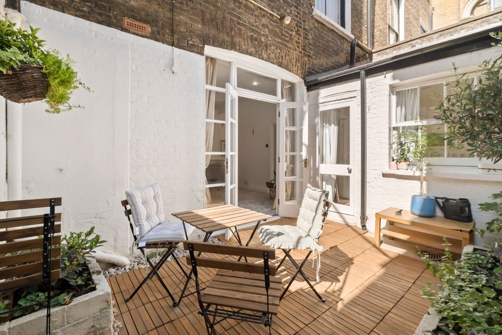 Property photo 2 of 18