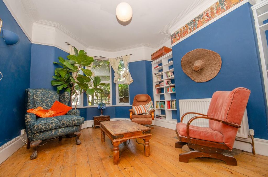 Property photo 3 of 36 Robertson Rd-54.Jpg