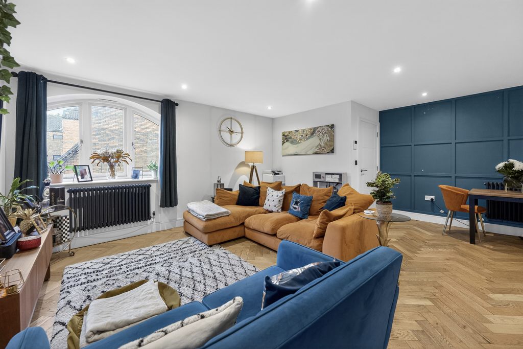 Property photo 2 of 13