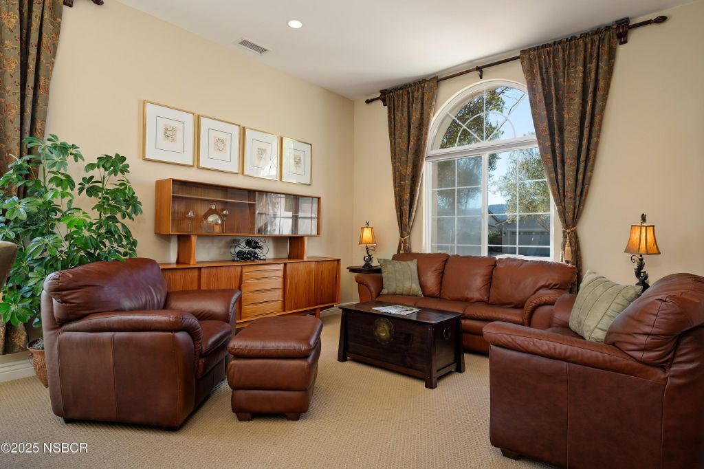 Property photo 3 of 10 <Alttext/>