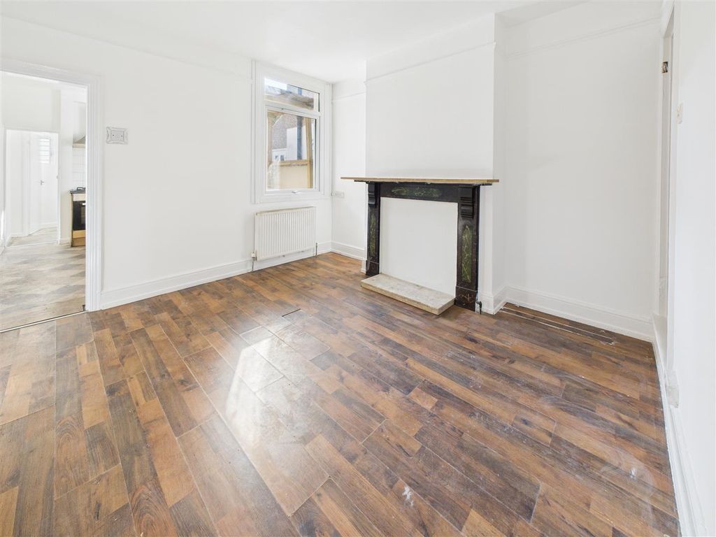 Property photo 3 of 9