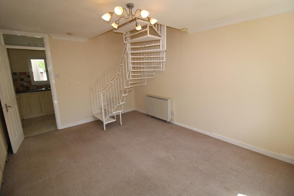 Property photo 2 of 11 Lounge