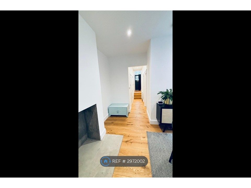 Property photo 3 of 28 Hallway