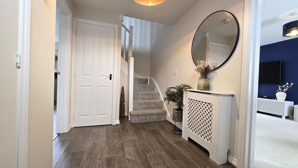 Property photo 2 of 19 Hallway