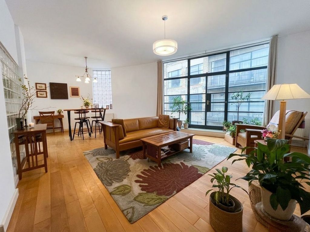 Property photo 2 of 32