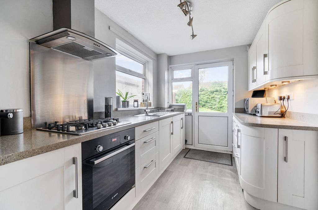 Property photo 3 of 23 3 - 1384682-3-69297E4...