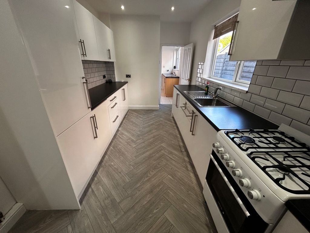 Property photo 2 of 15 Kitchen
