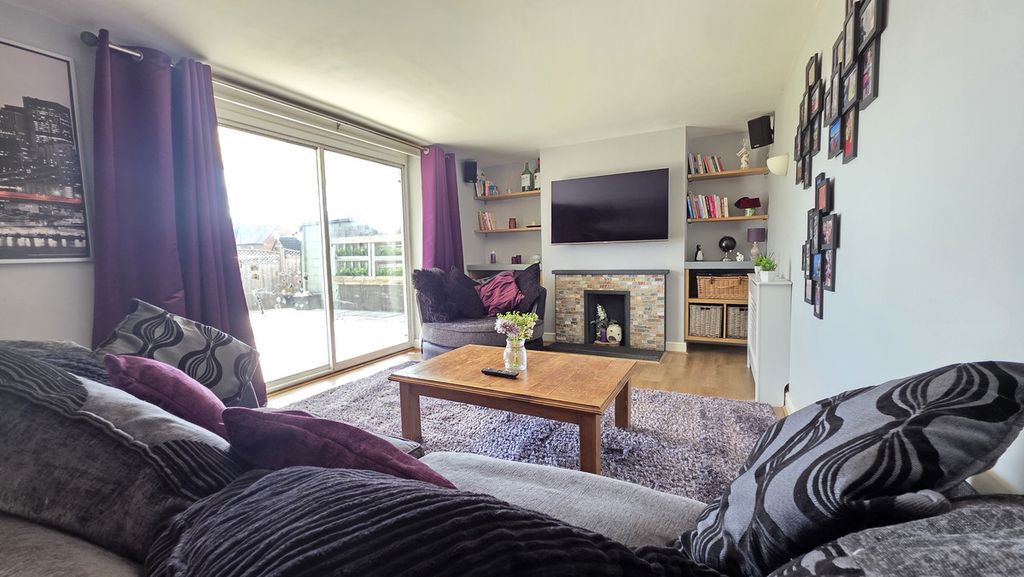 Property photo 3 of 28