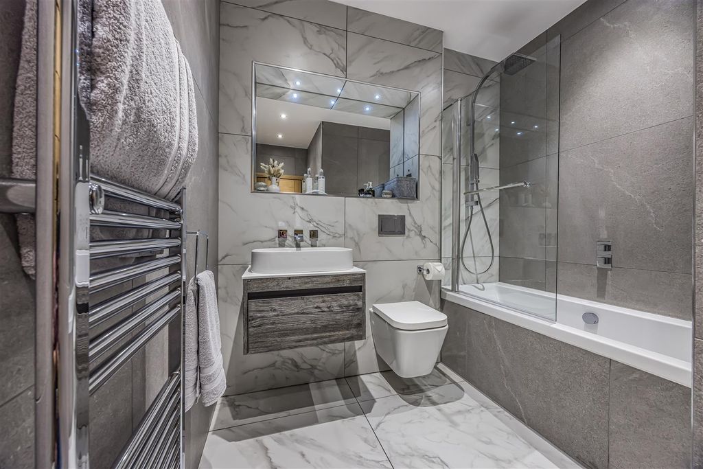 Additional image 10 of 4 bed town house for saleWykeham Place, Fareham PO16
