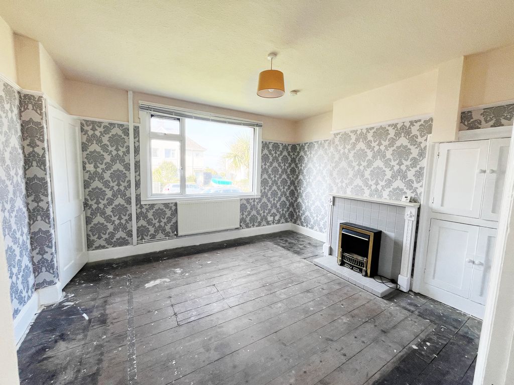 Property photo 2 of 17 Lounge