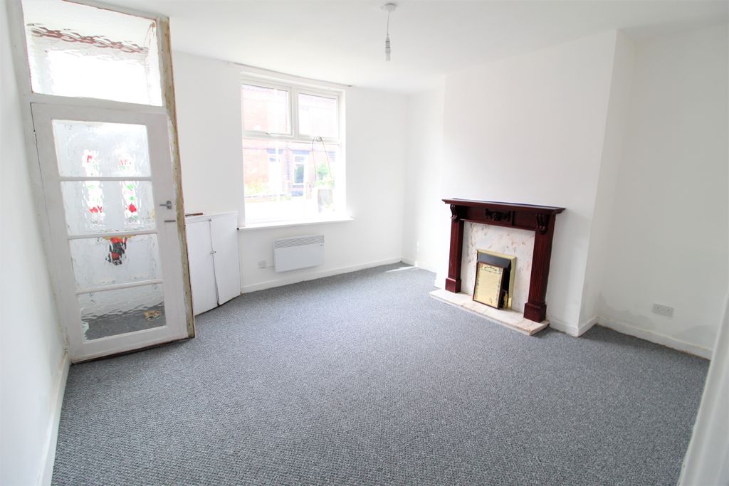 Property photo 2 of 7 Living Room