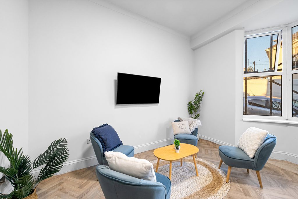 Property photo 3 of 6 0019