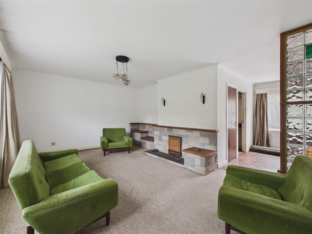 Property photo 2 of 25 Lounge.Jpg
