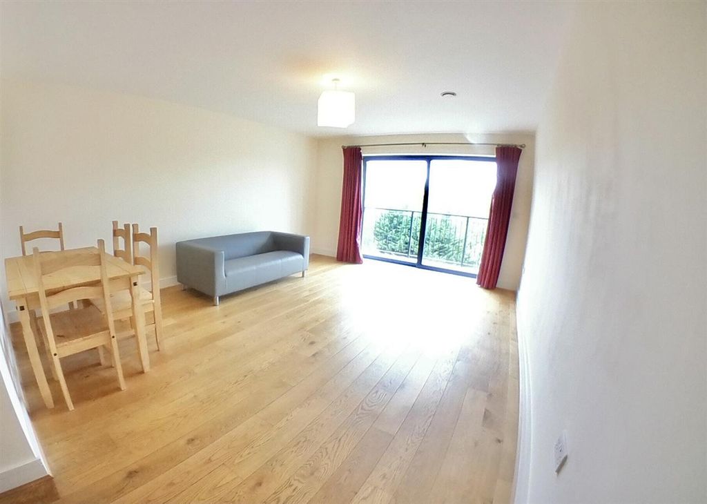 Property photo 3 of 9 Transport: