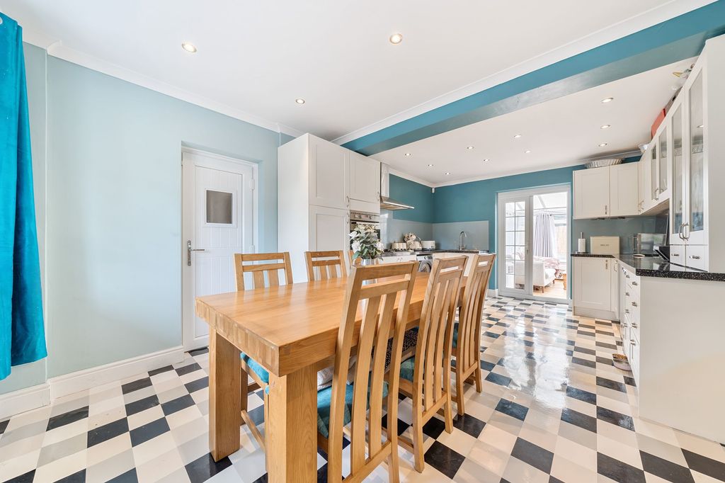 Property photo 1 of 20 Kitchen/Dining Room (1)