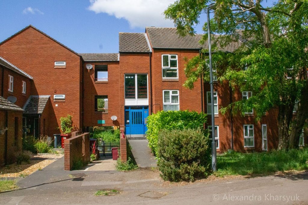 Property photo 3 of 12