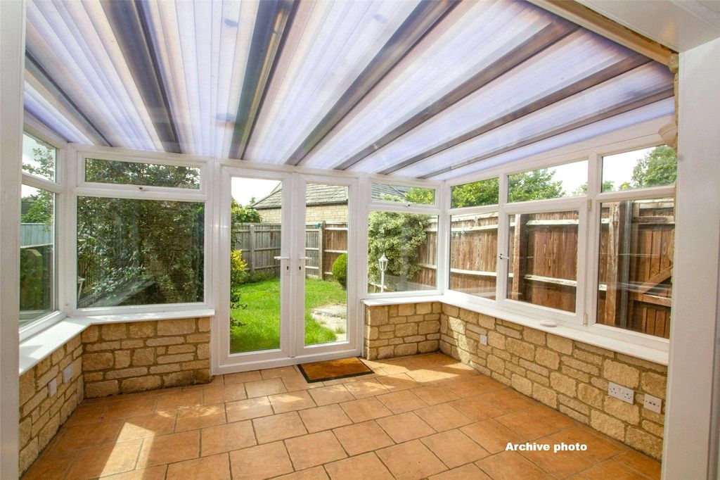 Property photo 2 of 18 Conservatory