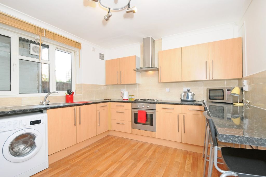 Property photo 2 of 6 Picture No. 12