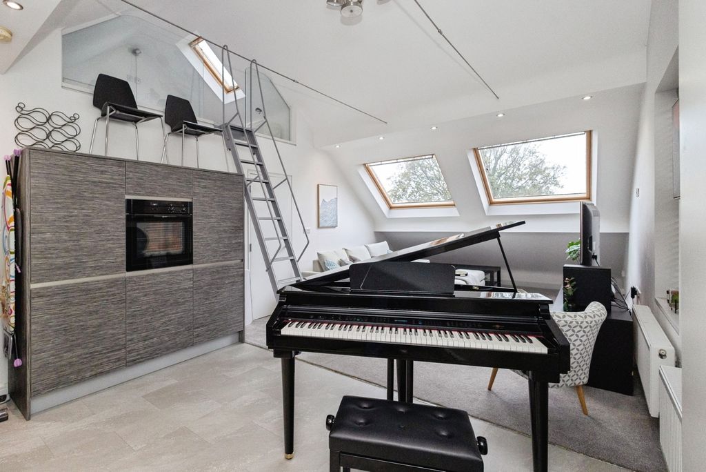 Property photo 2 of 17 Photo