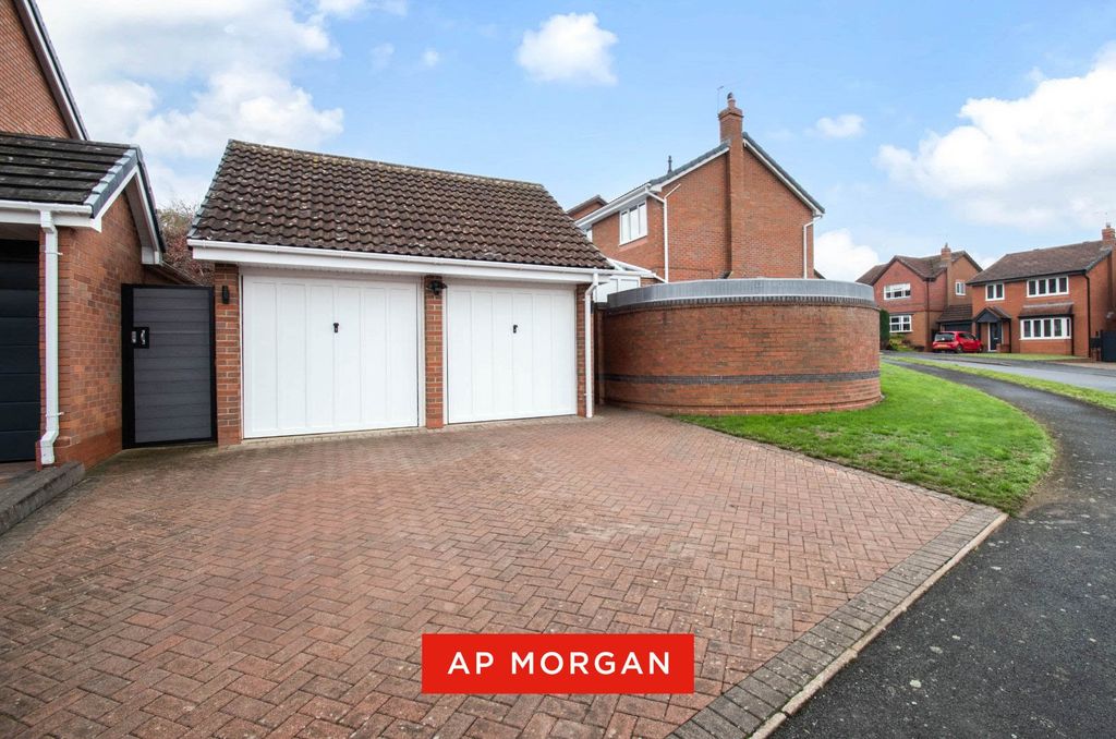 Property photo 2 of 29 Picture No. 33