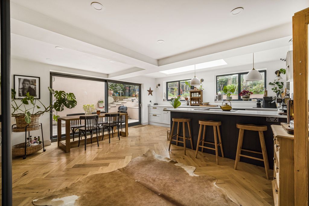 Property photo 3 of 40