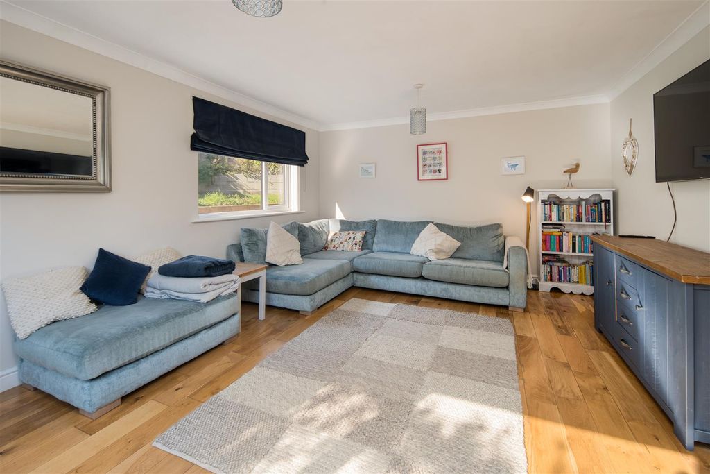 Property photo 3 of 25 Living Room