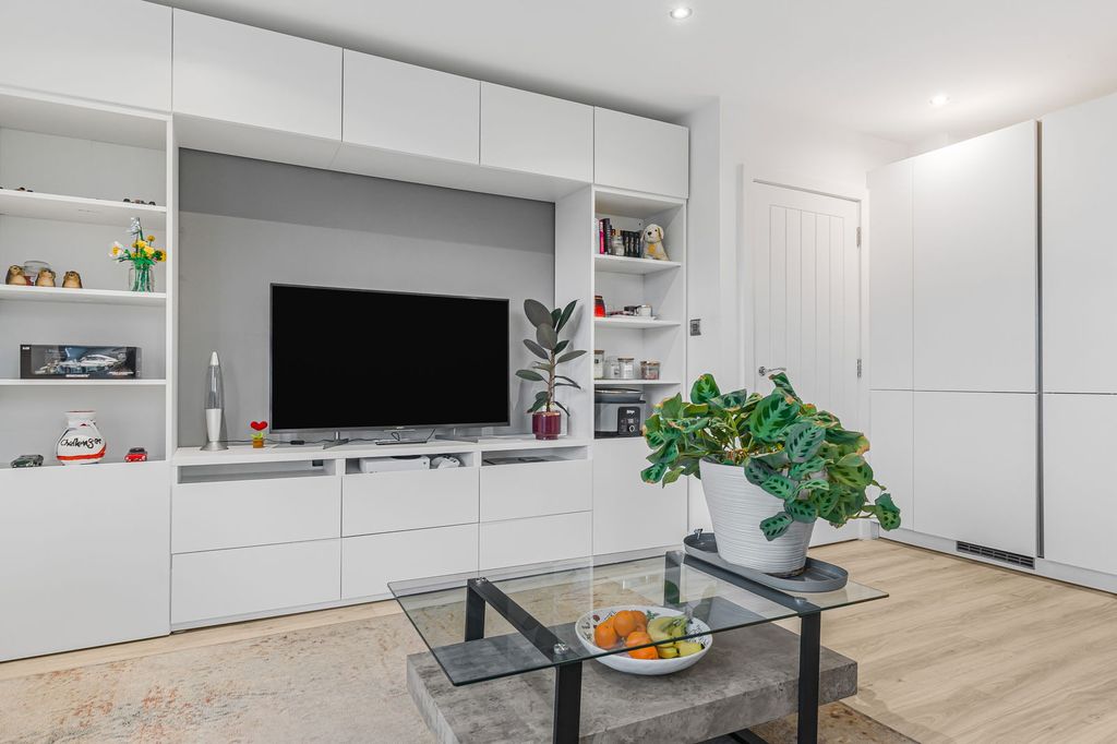 Property photo 2 of 21