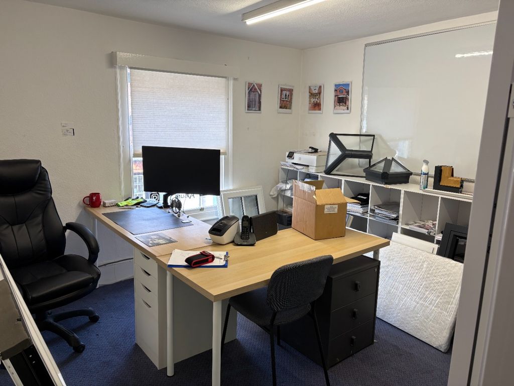 Property photo 2 of 4 5571911