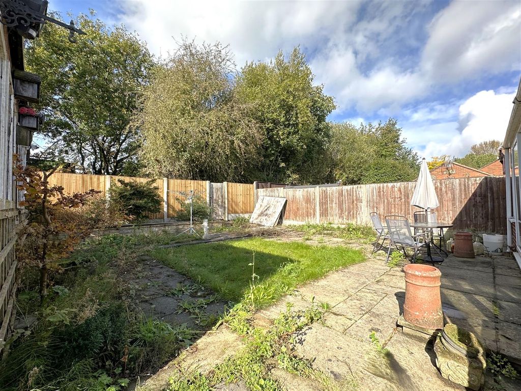 Property photo 3 of 17 Well-Appointed Private Garden 406