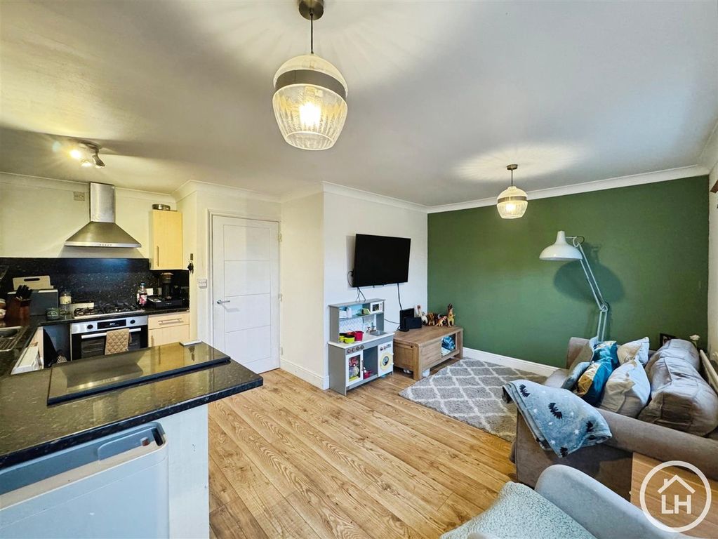 Property photo 2 of 8 Kitchen/Lounge Area