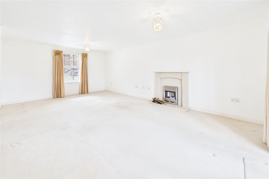 Additional image 13 of 2 bed flat for saleOld College Road, Newbury, Berkshire RG14