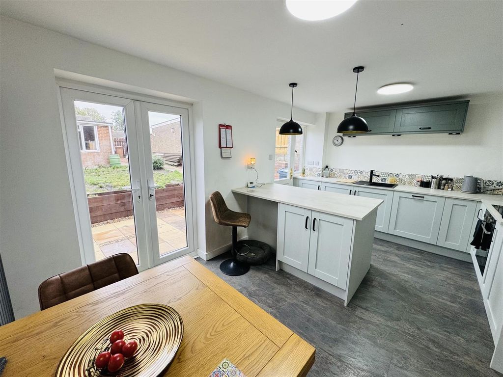 Property photo 3 of 13 Kitchen Diner