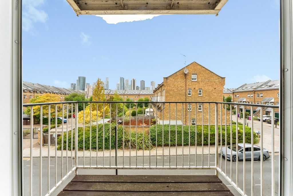 Property photo 3 of 19 Balcony