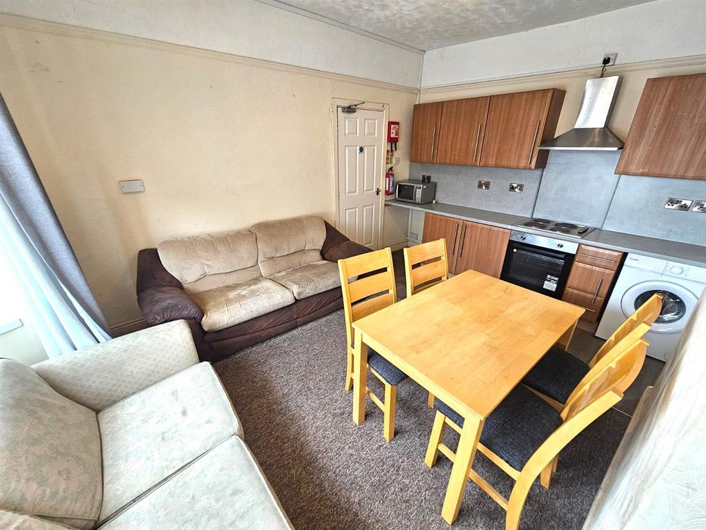 Property photo 2 of 13 4c11Bcce-54E0-4d8E-Aef6-Fe6971F7Ad04.Jpg