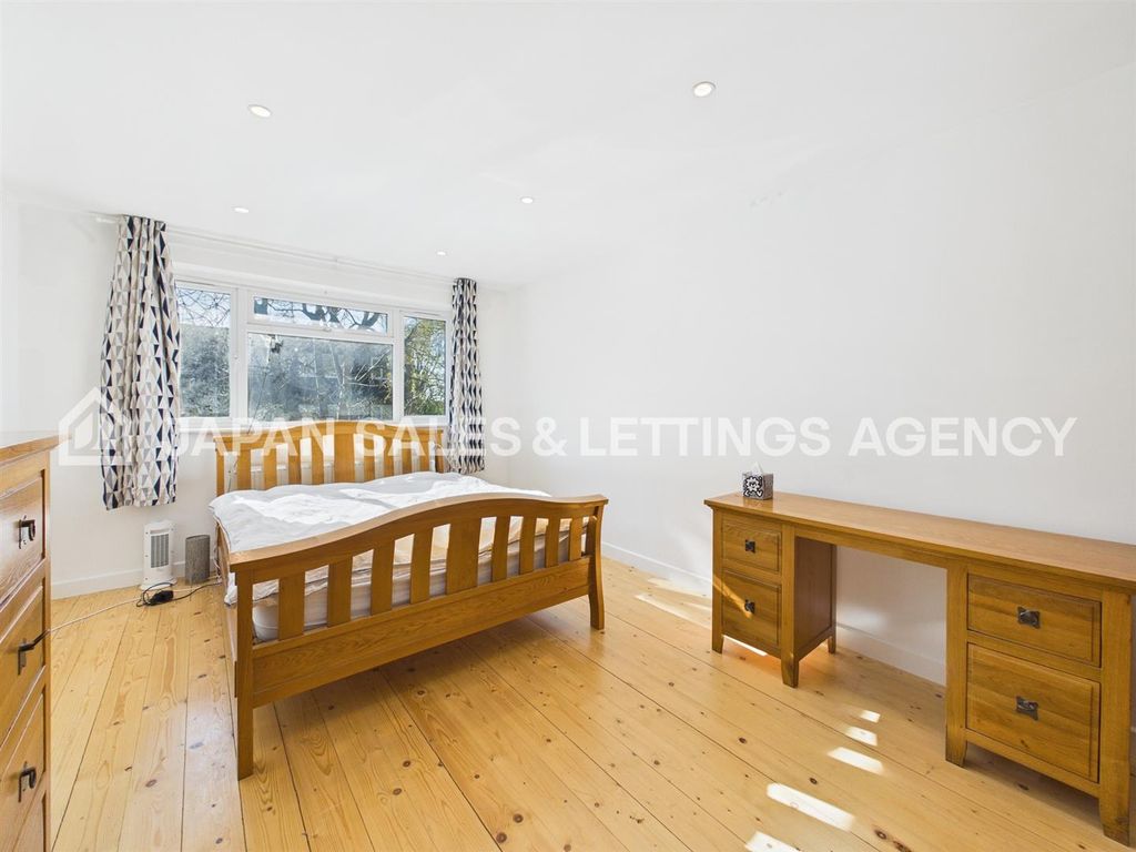 Property photo 3 of 9 Cam04401G0-Pr0122-Still011.Jpg