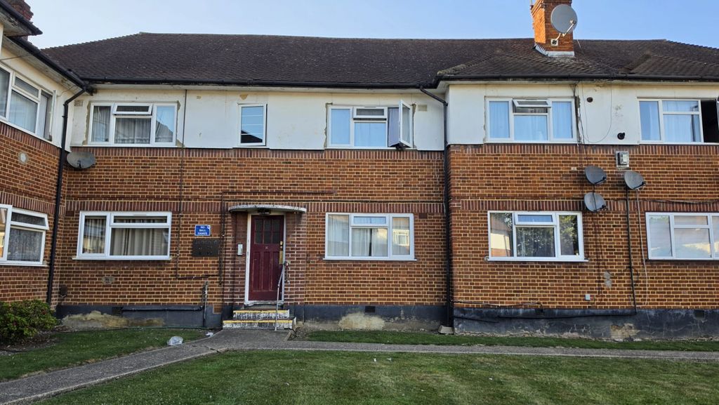 Property photo 1 of 8 Third Avenue, Wembley