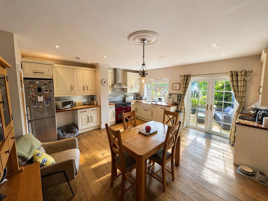 Property photo 3 of 22 Woodend Lane - Kitchen..Jpeg