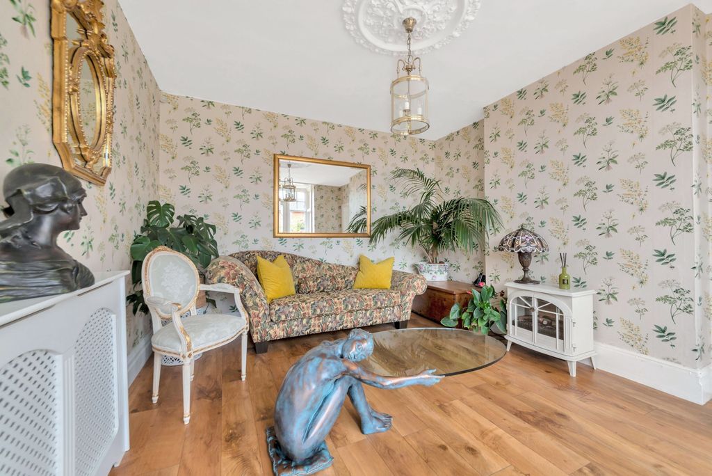 Property photo 3 of 26
