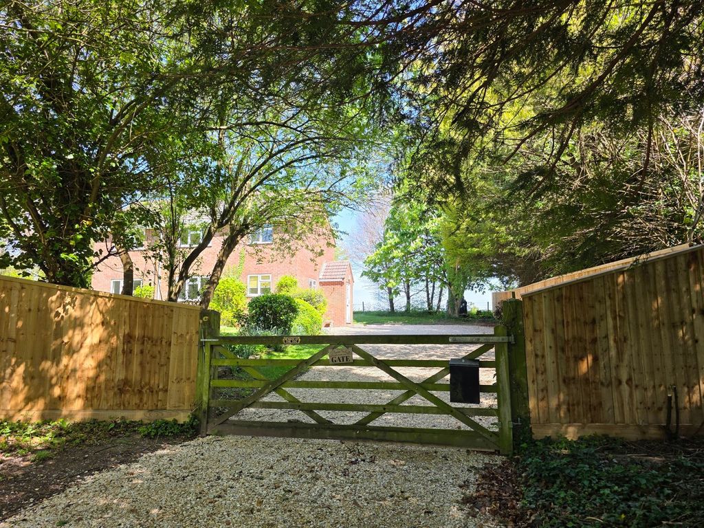 Property photo 3 of 23