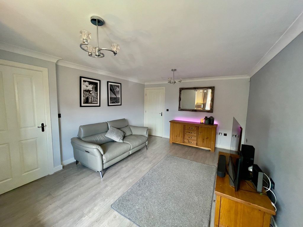 Property photo 3 of 18 Picture No. 02