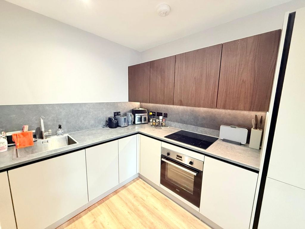 Property photo 2 of 8 Kitchen