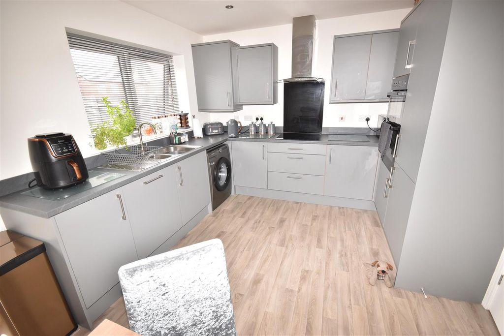 Property photo 3 of 11 Kitchen/Diner