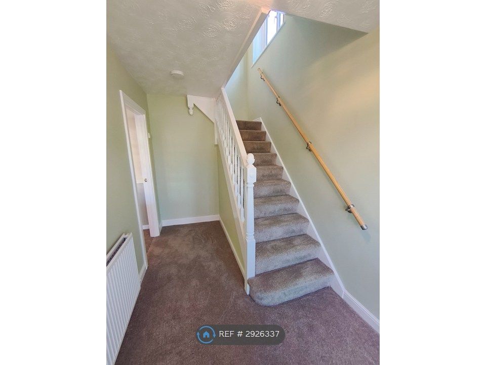Property photo 2 of 15 Hallway/Stairs