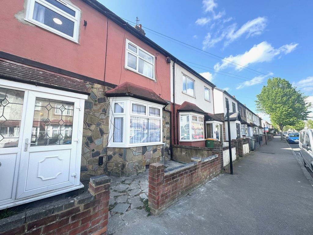 Property photo 1 of 18